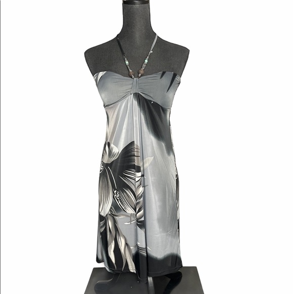 Summer halter dress - Picture 2 of 7